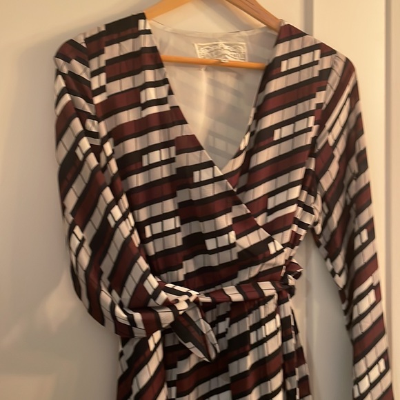 Patterned wrap dress. Layered, flowy, and luxurious. - Picture 5 of 6